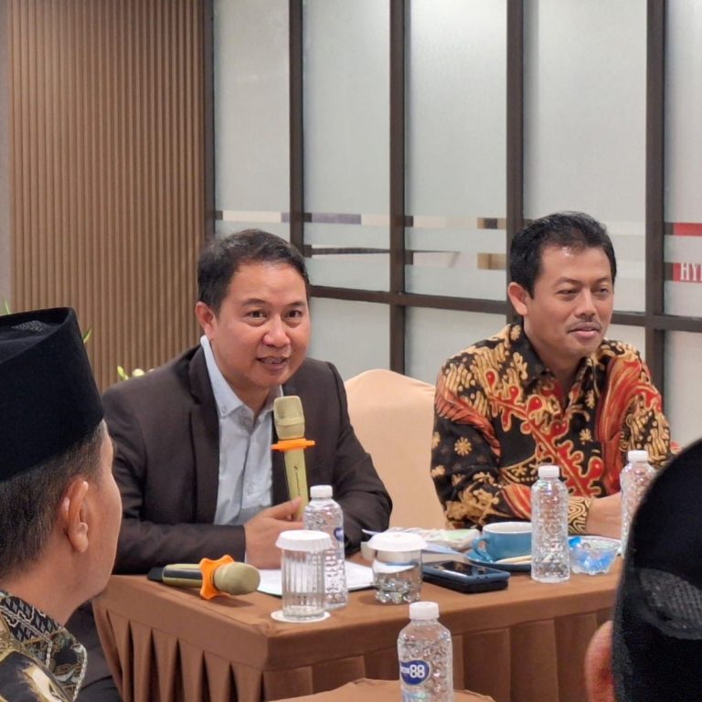 Dirjen PHU, Hilman Latief dalam Kegiatan Penyempurnaan Buku Paket Manasik Haji Tahun 1446 H/2025 M, (kemenag.go.id)