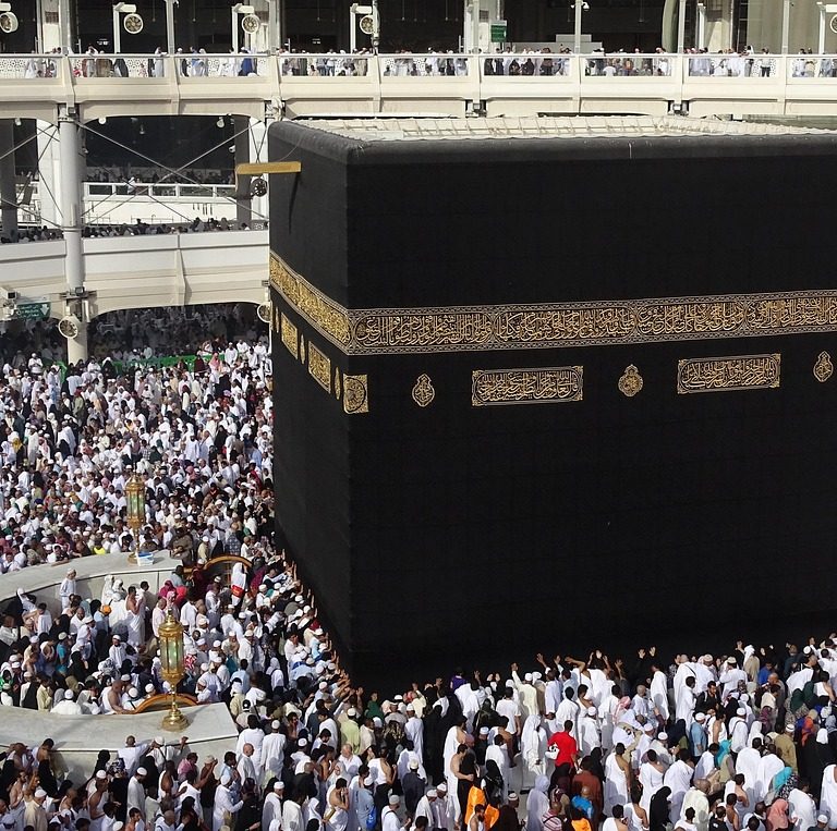 Keramaian Jamaah di Pelataran Ka’bah (Pixabay: ziedkammoun)