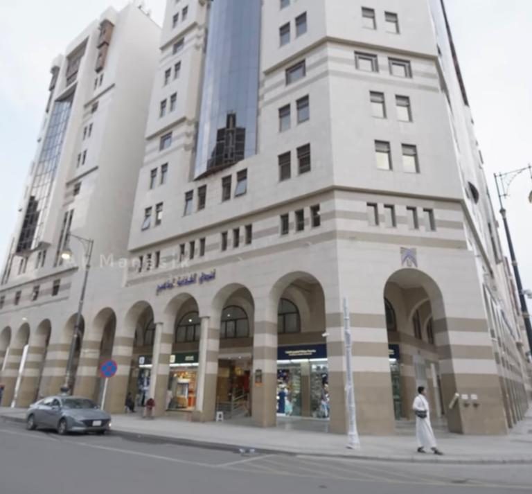 Gedung Hotel Golden Luxury (Youtube: Diar Al Manasik)