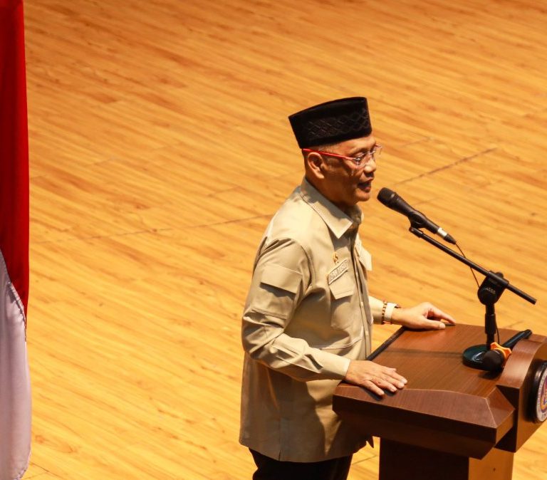 Kepala Badan Penyelenggara Haji (BP Haji), Mochamad Irfan Yusuf dalam Kuliah Umum yang Disampaikan di Auditorium Universitas Negeri Padang, Sumatera Barat, (Dok BP Haji)