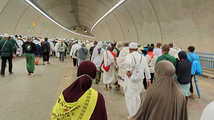 IBADAH HAJI - Jamaah haji asal Kabupaten Pelalawan saat menjalani rangkaian ibadah haji di tanah suci (Dok: pekanbaru.tribunnews.com)