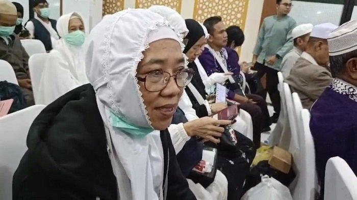 Jemaah Hilang- Siti Latifah, anak dari jamaah haji asal Banjarbaru, Kalimantan Selatan bernama Hasbullah Ihsan bin Ihsani yang hilang di Arab saudi. (Dok: banjarmasin.tribunnews.com)