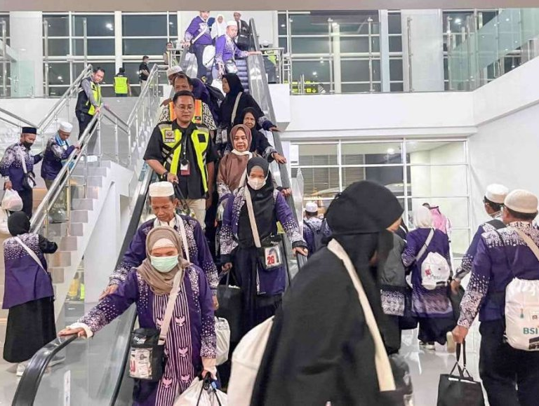 Kedatangan jemaah haji Kloter BDJ 13, Selasa (08/07/2025) malam, mengakhiri operasional Debarkasi Banjarmasin di musim haji 2025/1446 Hijriah. (Dok: kabarkalsel.com)